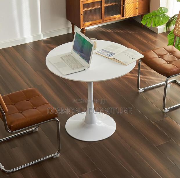 Home/Office Furniture; Modern Round Eames Style Dining Table