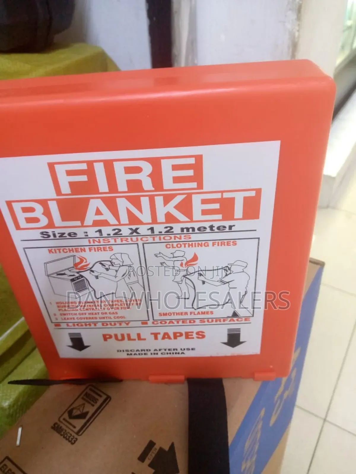 Easy-to-use Fire Blanket – Smother Flames Fast