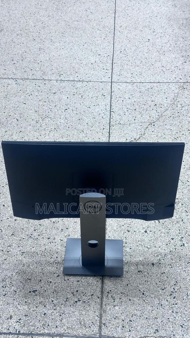 Dell 24" Edge to Edge Monitor - thumbnail 3