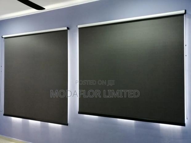 Elegant Blackout Roller Blinds – Modern Window Treatment for Homes