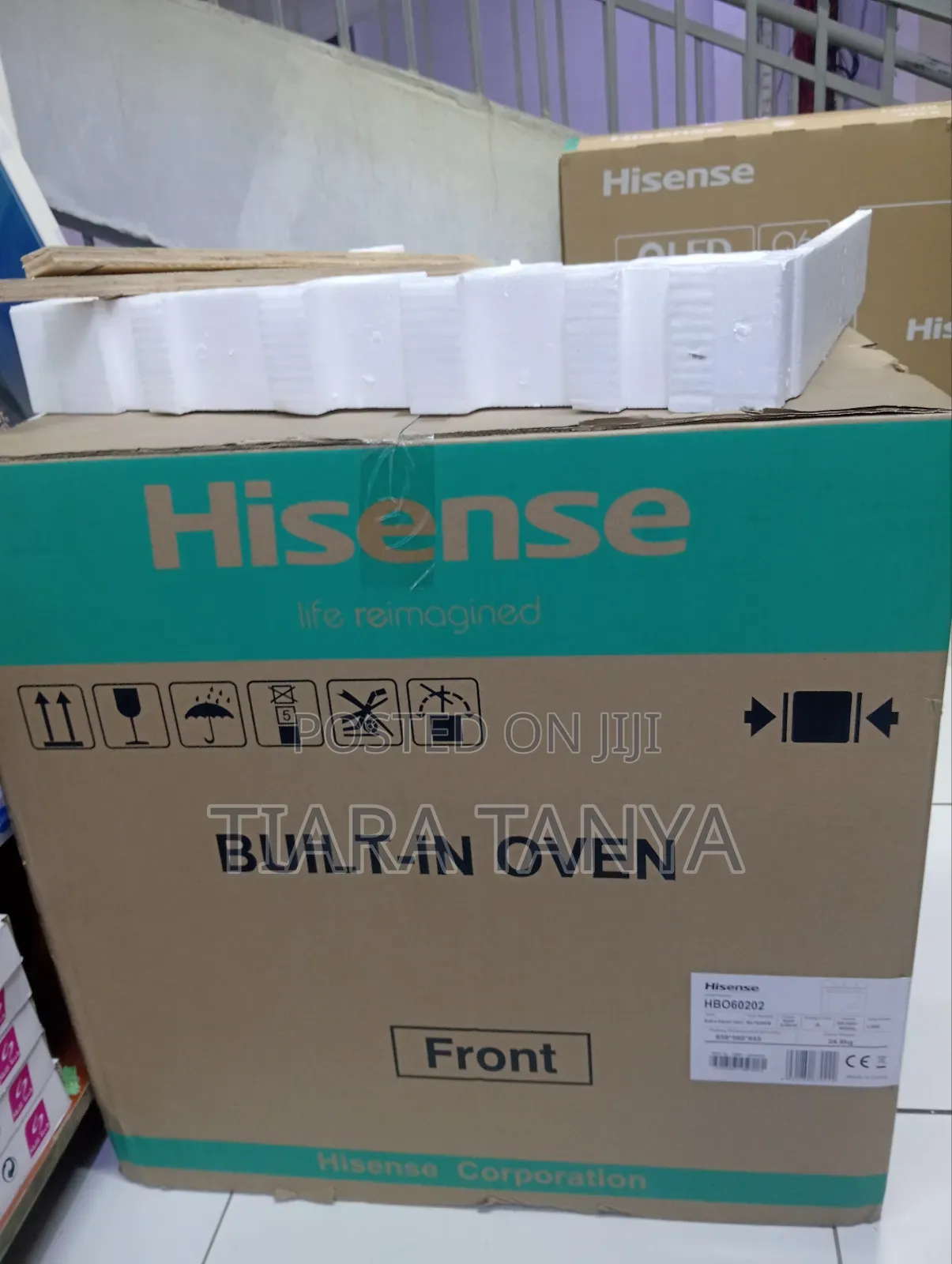 Hisense 60cm Built in Oven 75 Litres Hbo60202