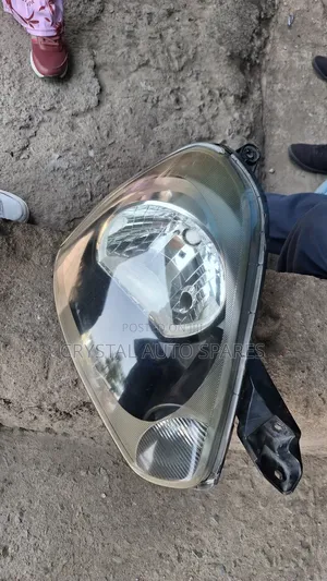 Daihtsu Mira Headlight