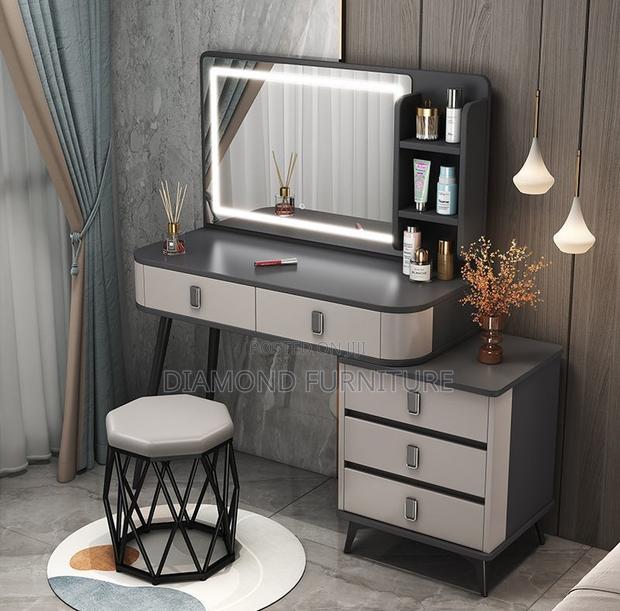 Home Furniture; Sleek Modern Bedroom {Vanity Dressing Table}