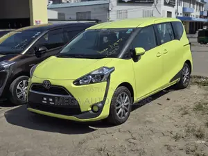 Toyota Sienta 2018 Green