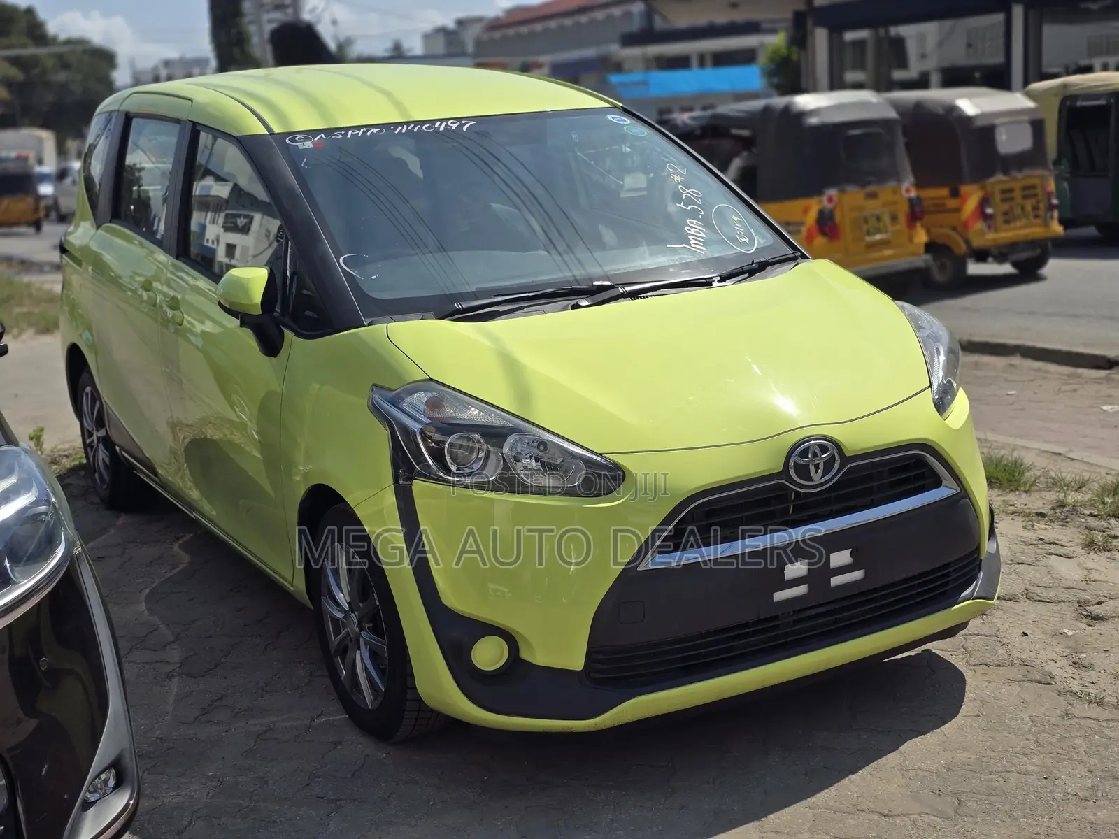 Toyota Sienta 2018 Green