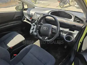 Toyota Sienta 2018 Green
