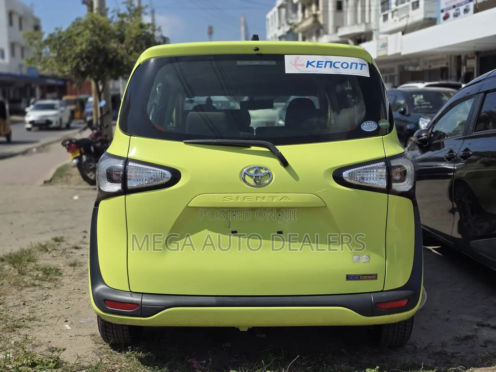 Toyota Sienta 2018 Green