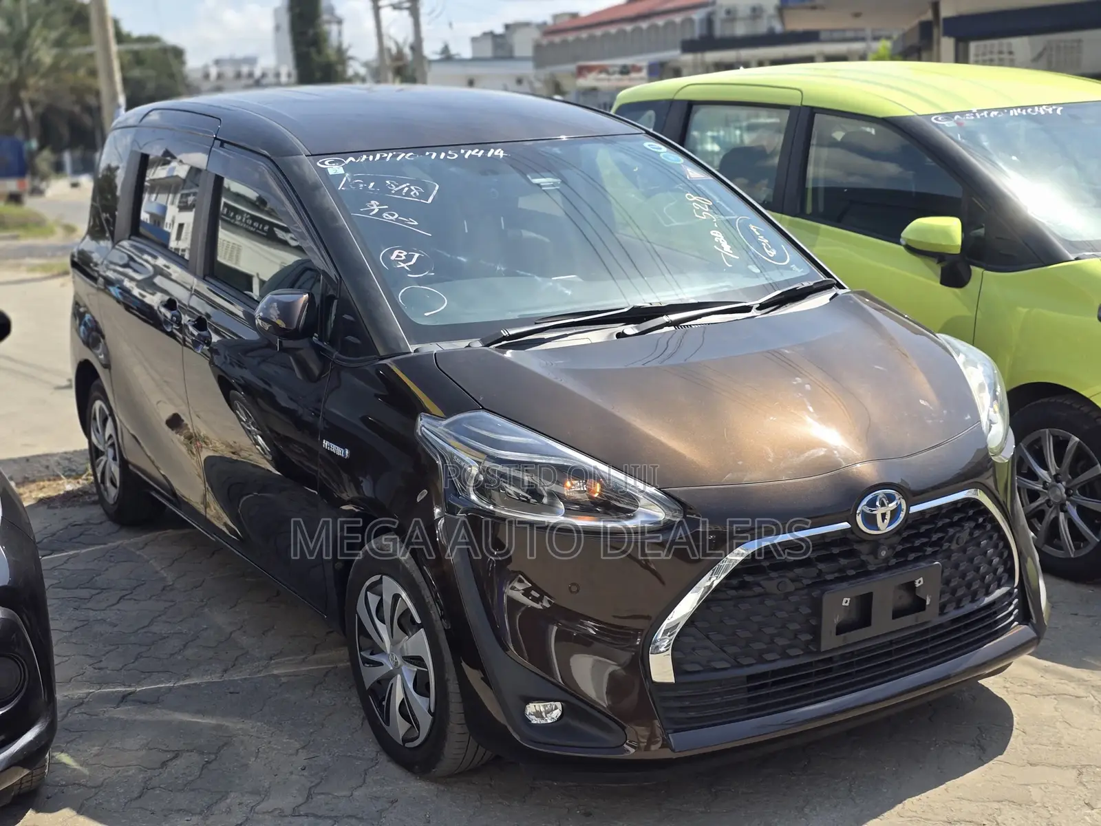 Toyota Sienta 2018 Brown
