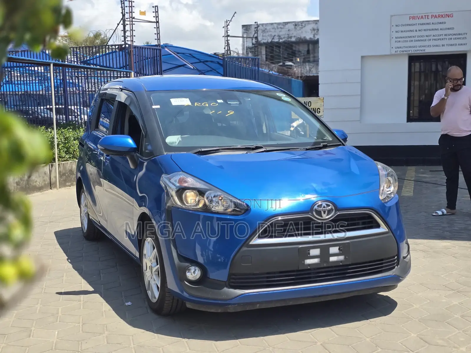 Toyota Sienta 2018 Blue