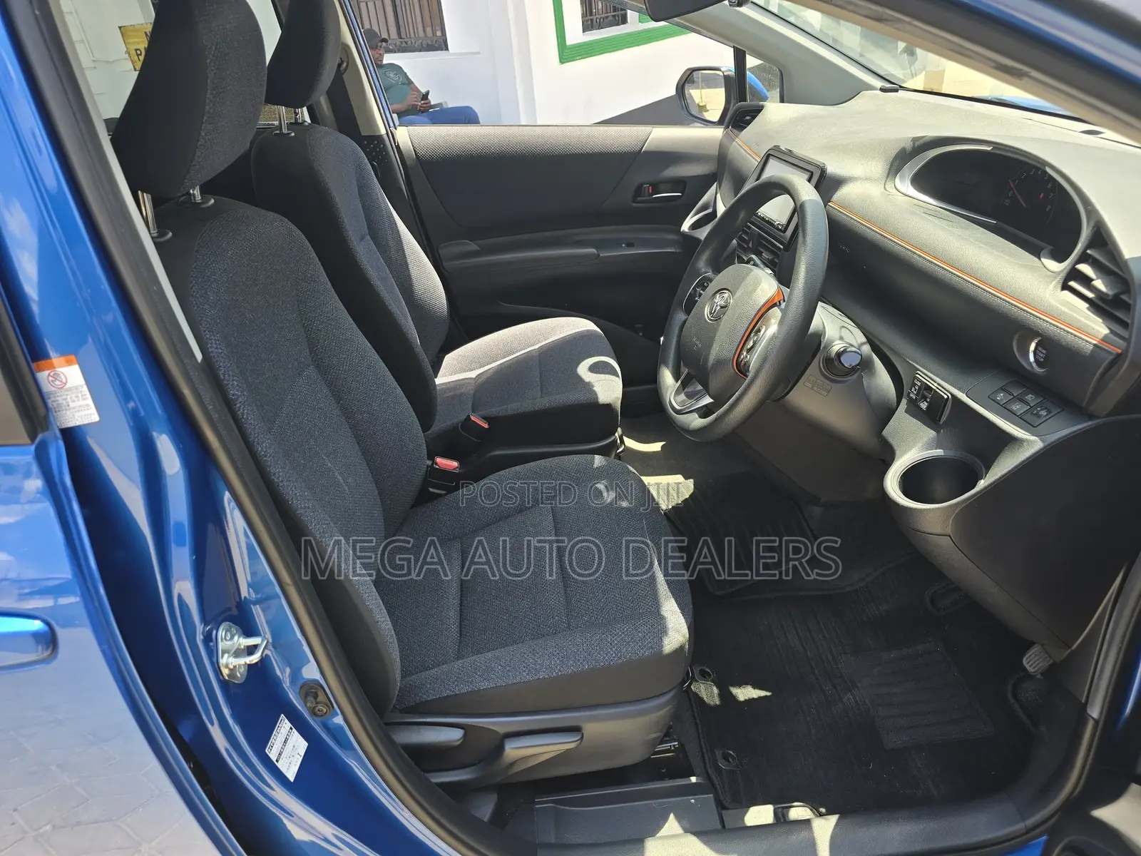 Toyota Sienta 2018 Blue