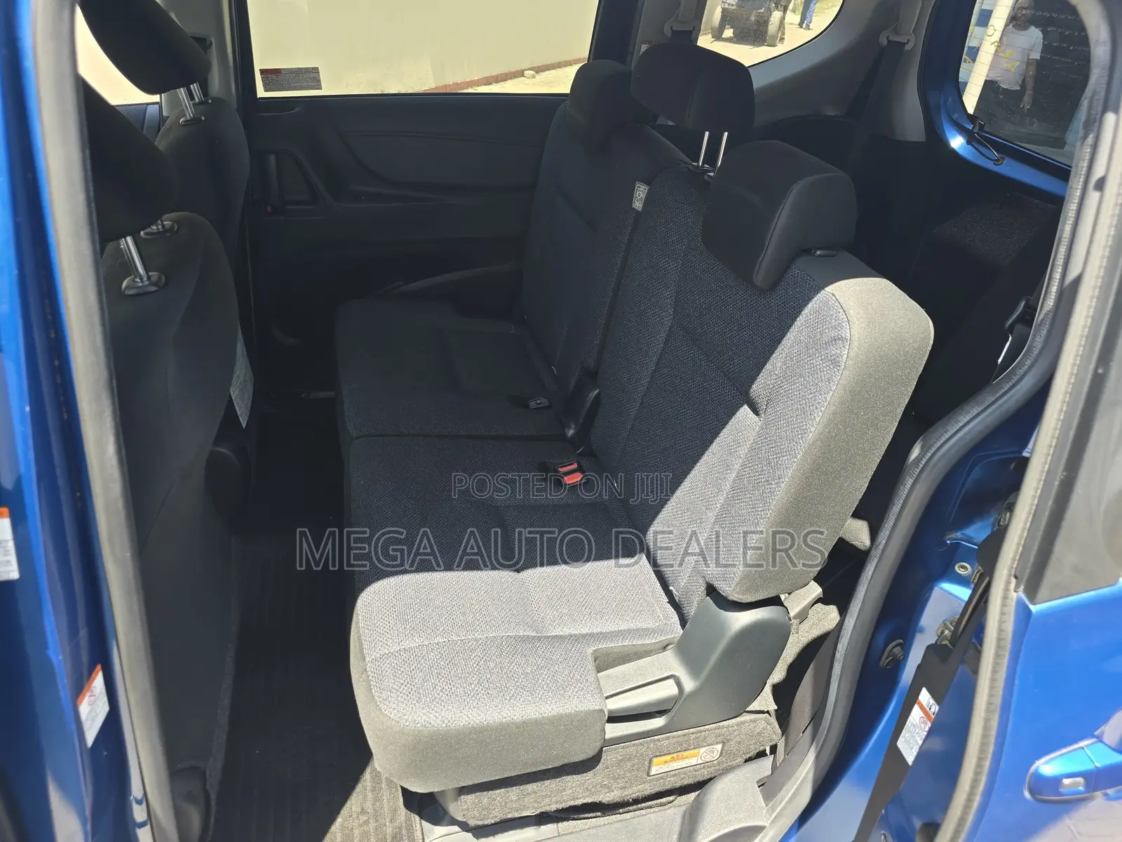 Toyota Sienta 2018 Blue
