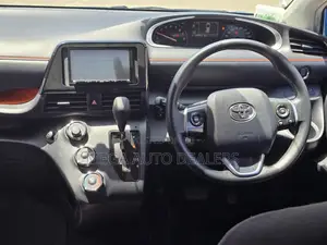 Toyota Sienta 2018 Blue