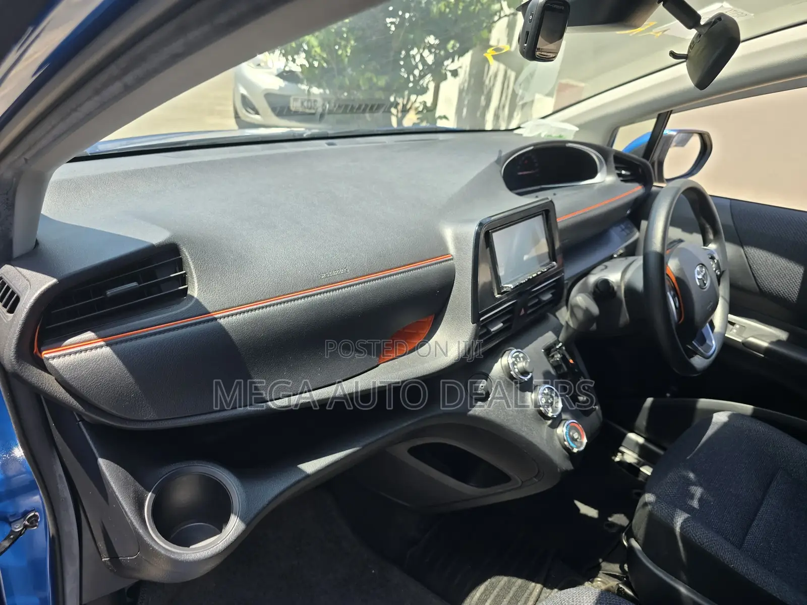 Toyota Sienta 2018 Blue