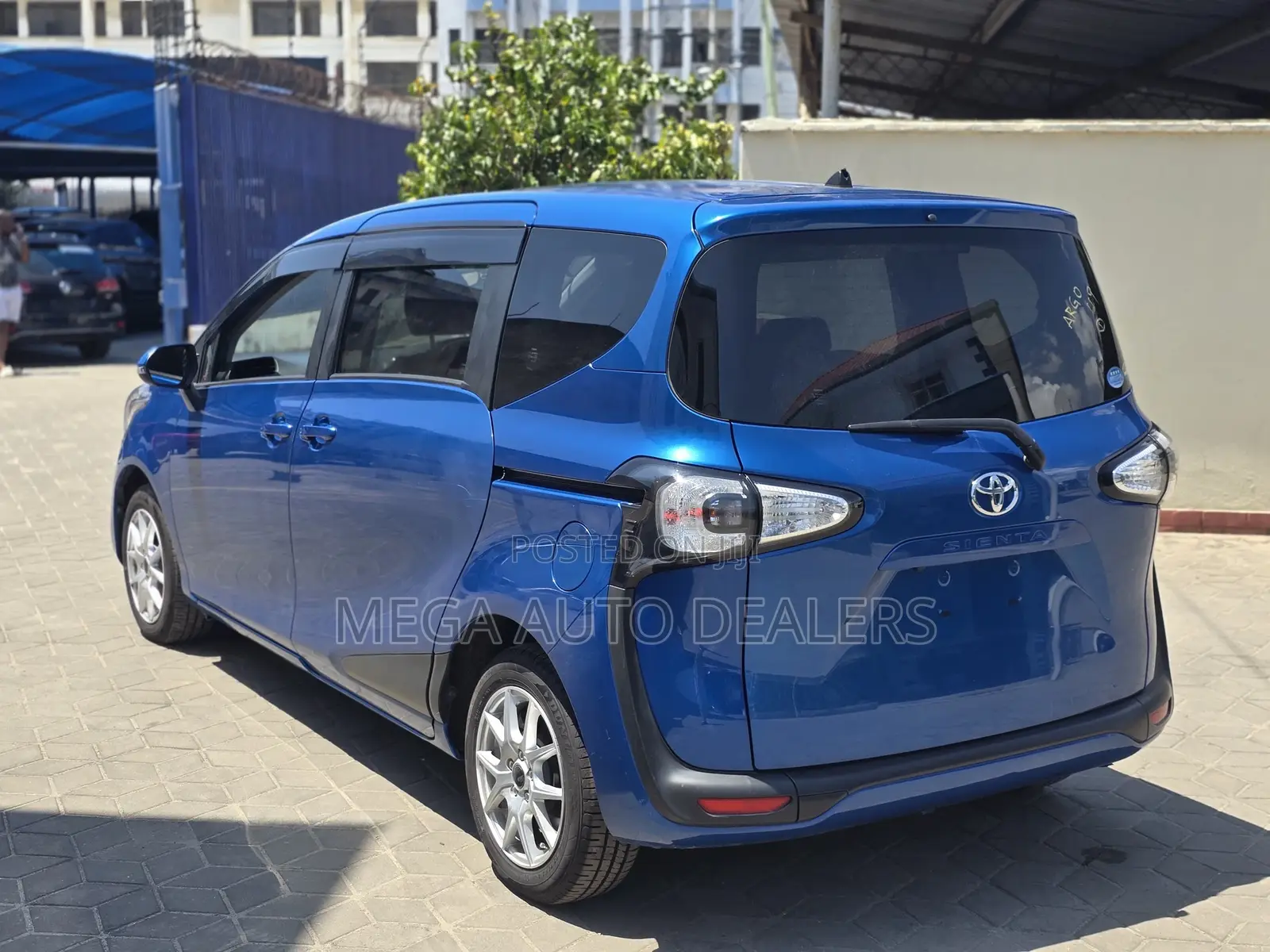 Toyota Sienta 2018 Blue