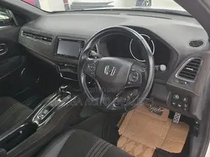 Honda Vezel 2018 White