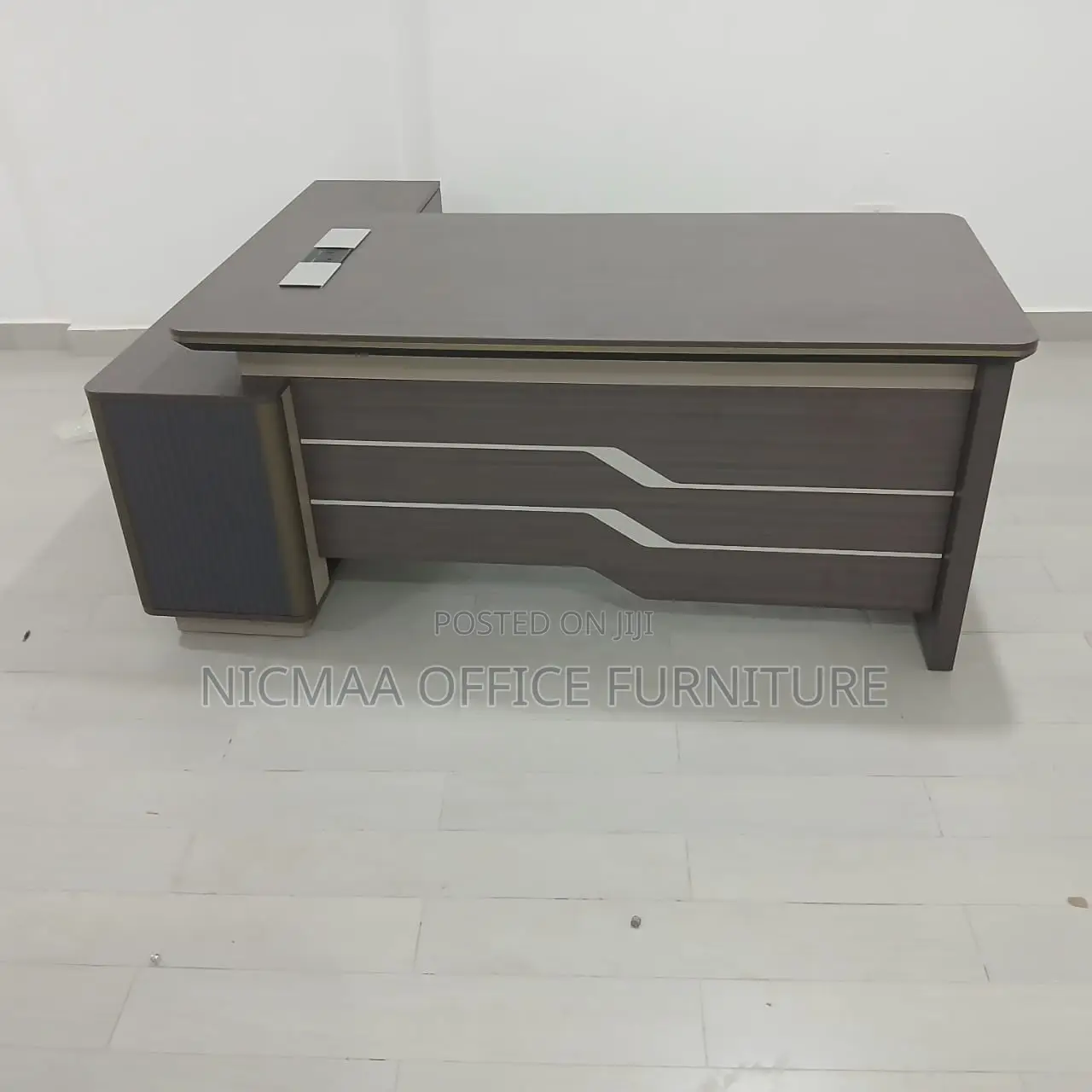 Executive Geometric Advanced Desk