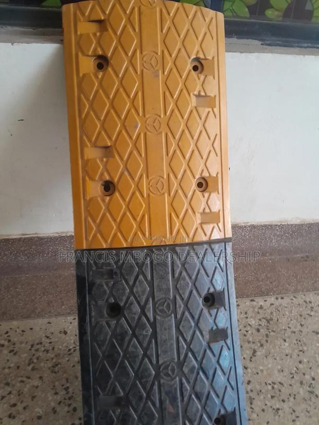 Safety Rubber Speed Bumps - thumbnail 2