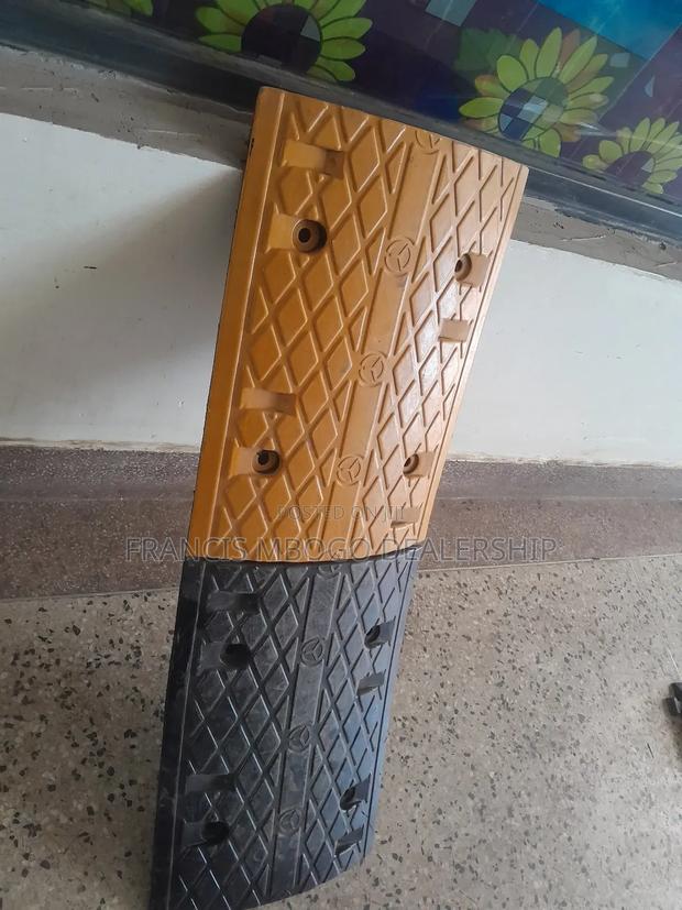 Reflective Speed Bumps / Rubber Bumps - main view