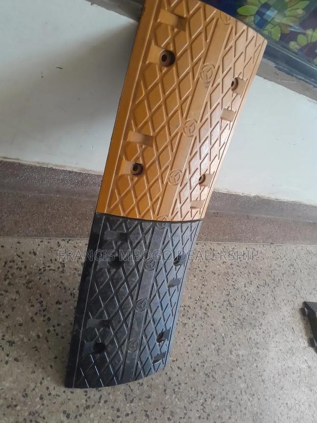 Reflective Speed Bumps / Rubber Bumps - thumbnail 3