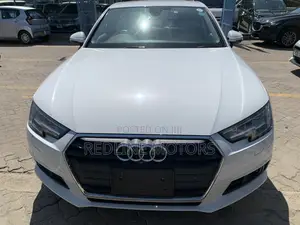 Audi A4 2.0T ultra Premium FWD 2018 White