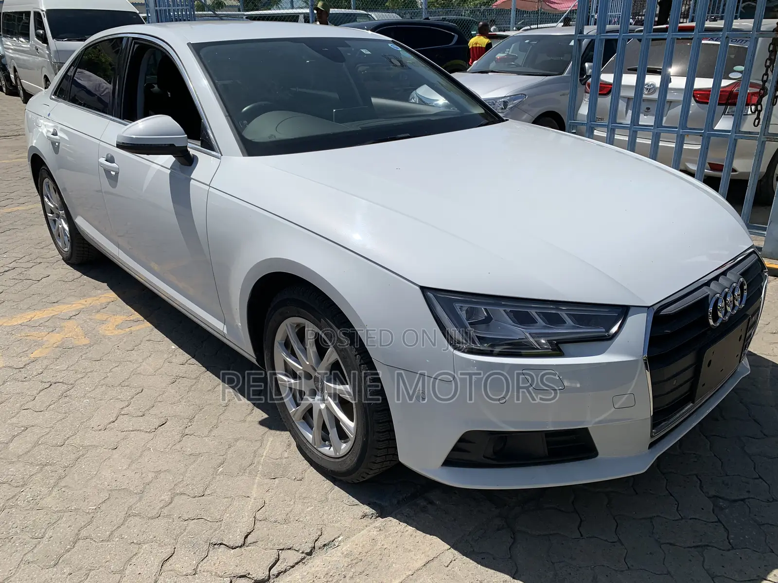 Audi A4 2.0T ultra Premium FWD 2018 White