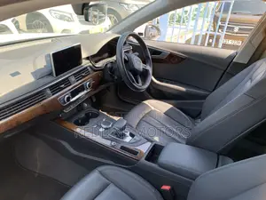 Audi A4 2.0T ultra Premium FWD 2018 White