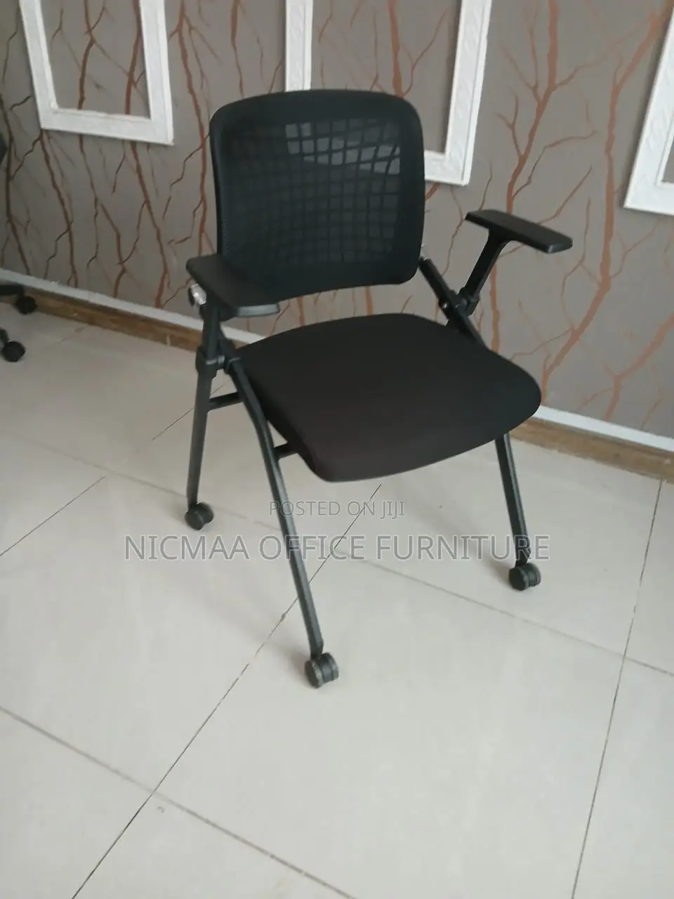 Sleek Comfort Meets Smart Design Seat