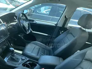 Volkswagen Tiguan 2.0T SE FWD 2018 White