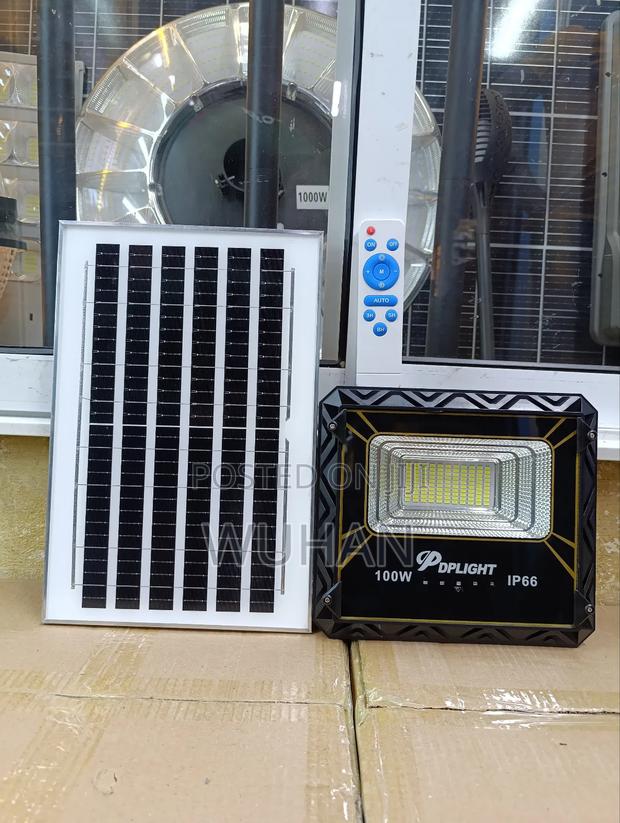 Dp 100 Watts Automatic Solar Floodlight Inbuilt Battery, Waterproof