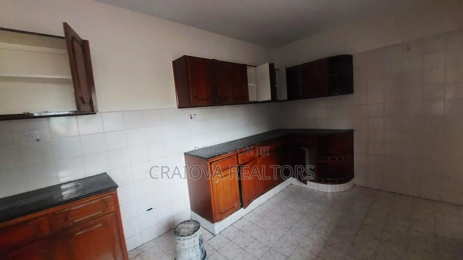 3bdrm Apartment in State House Area for sale