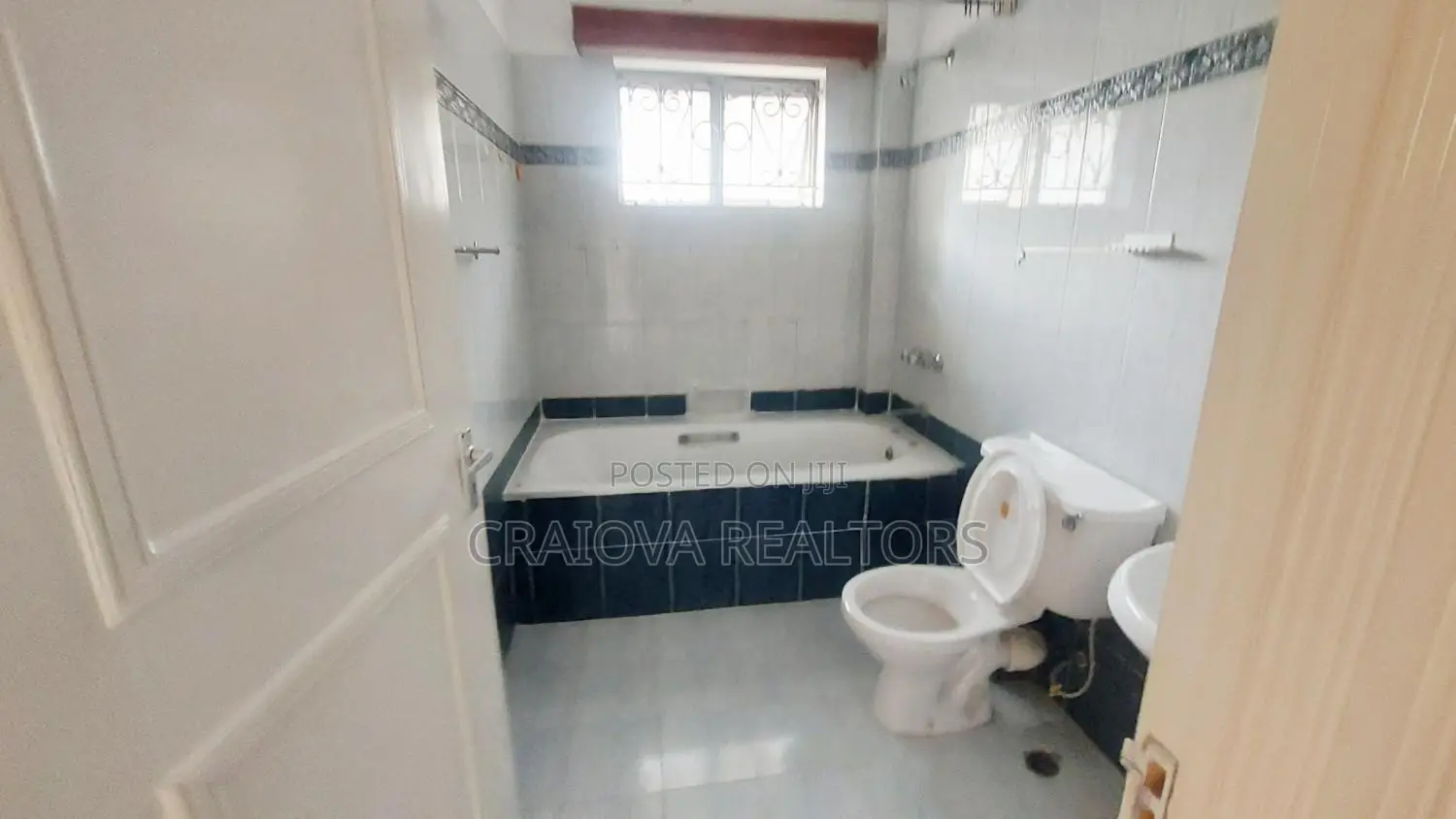 3bdrm Apartment in State House Area for sale