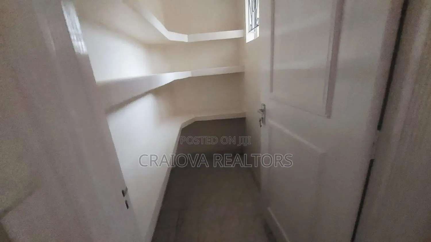 3bdrm Apartment in State House Area for sale