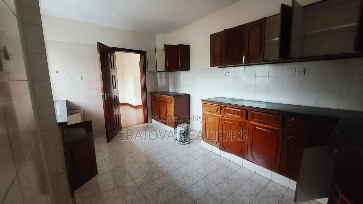 3bdrm Apartment in State House Area for sale