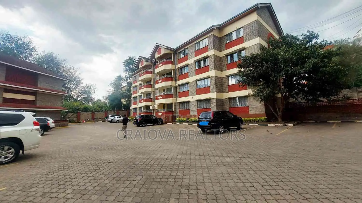 3bdrm Apartment in State House Area for sale