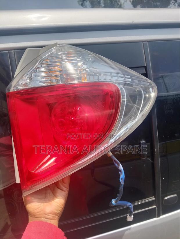 Ractis 2012 Tailight