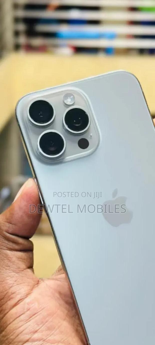 Apple iPhone 15 Pro Max 256 GB Silver - thumbnail 3