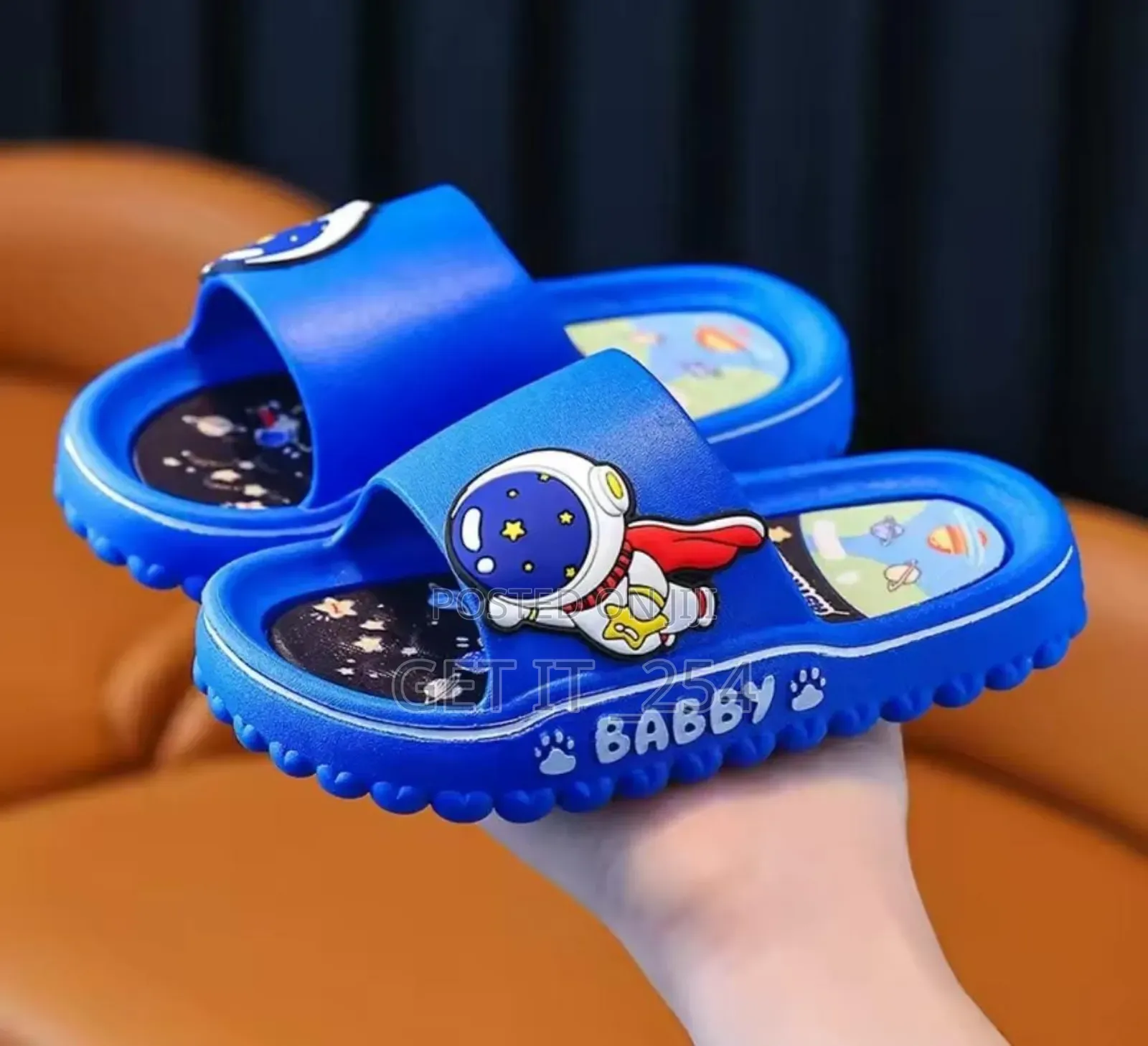 Boy's Slides 
Size: 26-39