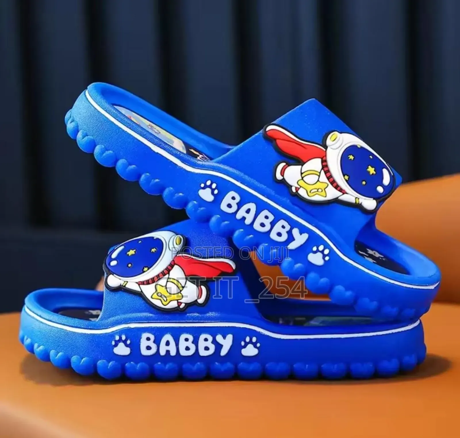 Boy's Slides 
Size: 26-39