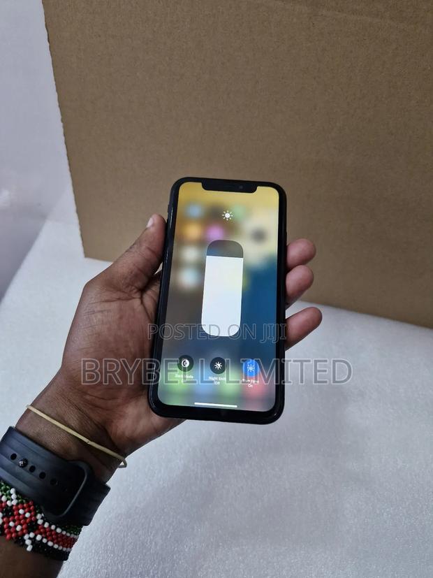 Apple XR 64 GB Black - thumbnail 4