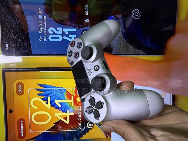 Playstation 4 Controller - main view