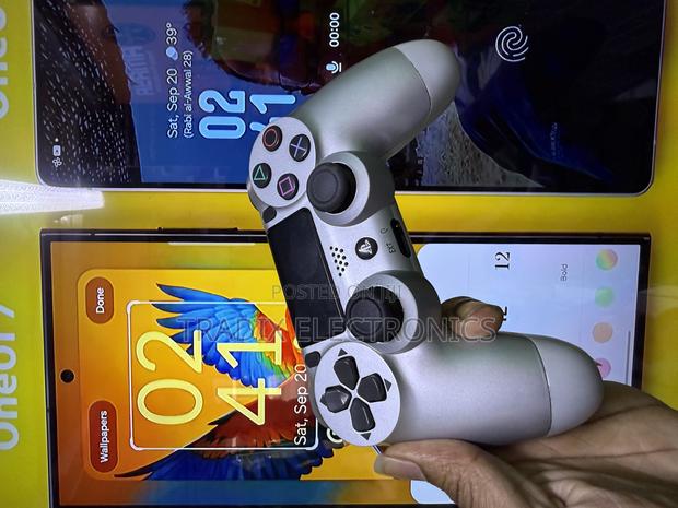 Playstation 4 Controller - thumbnail 2