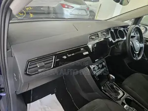 Volkswagen Touran 2018 Blue
