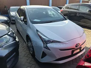 Toyota Prius 2018 White