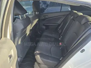 Toyota Prius 2018 White
