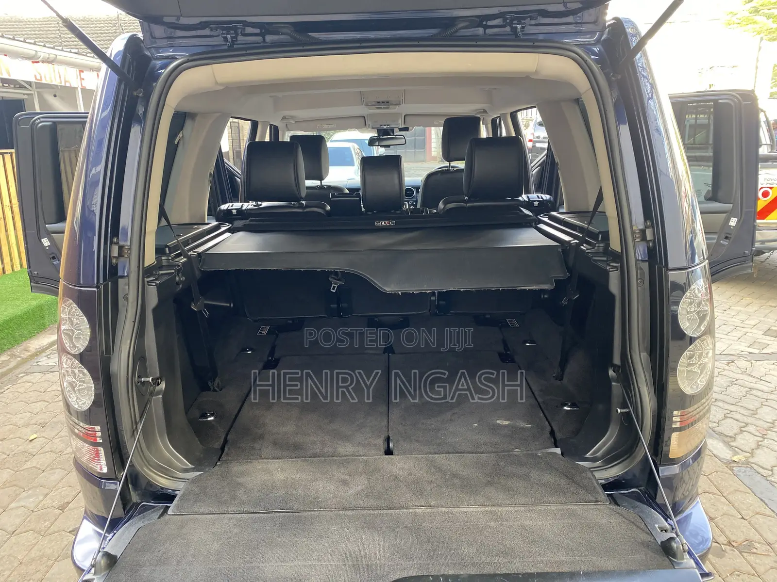 Land Rover Discovery 2015 Blue
