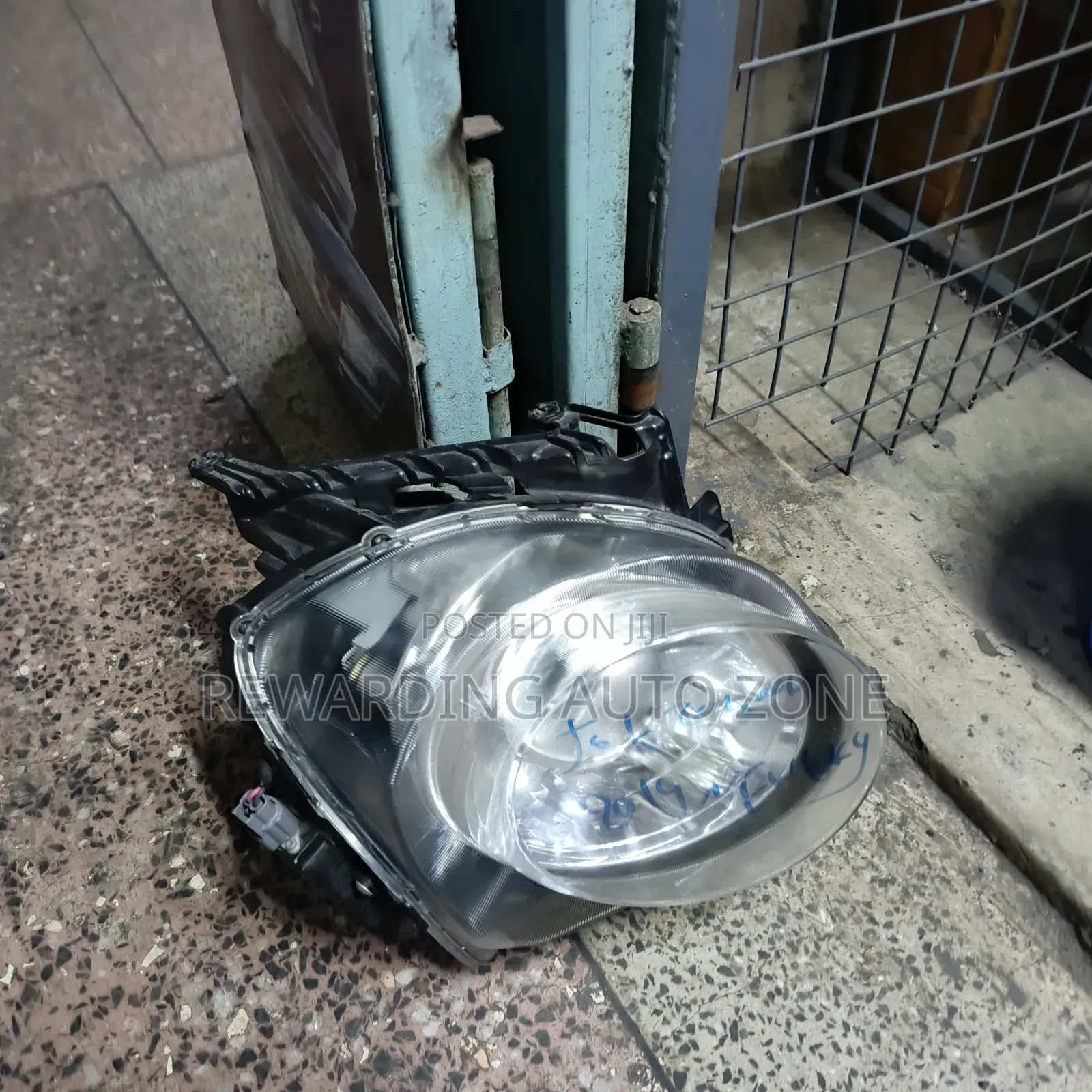 Nissan Juke 2017 Zenon Headlight. RHS