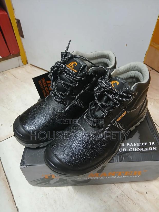 Water Proofing Safety Shoes