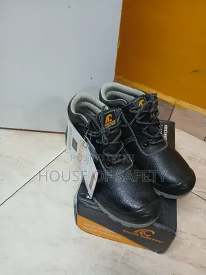Ergonomics Fits Safety Boots