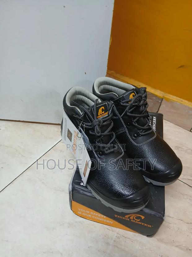 Ergonomics Fits Safety Boots - main view