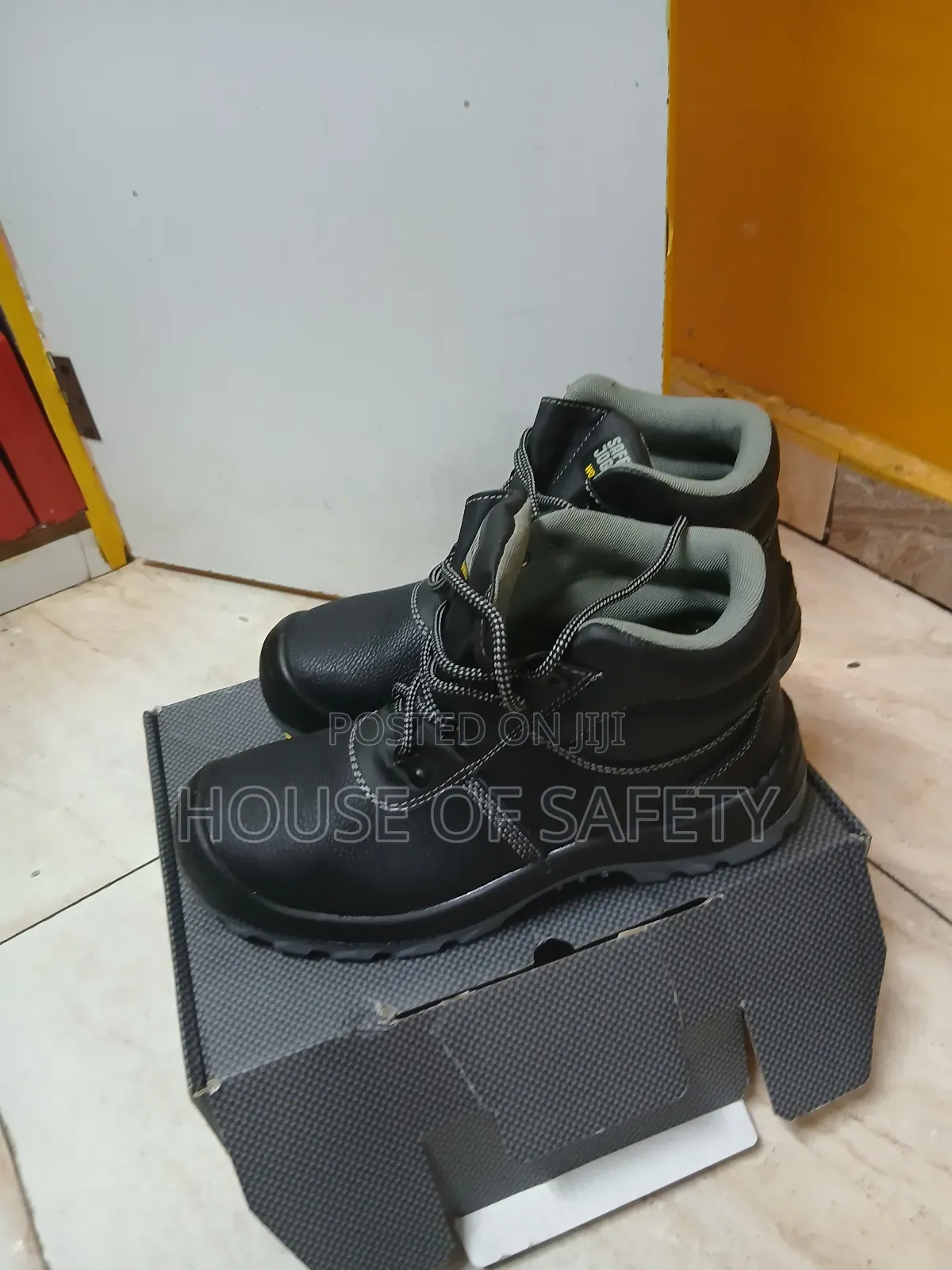 Ergonomics Fits Safety Boots